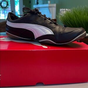 Puma Men's Black and White Sneakers